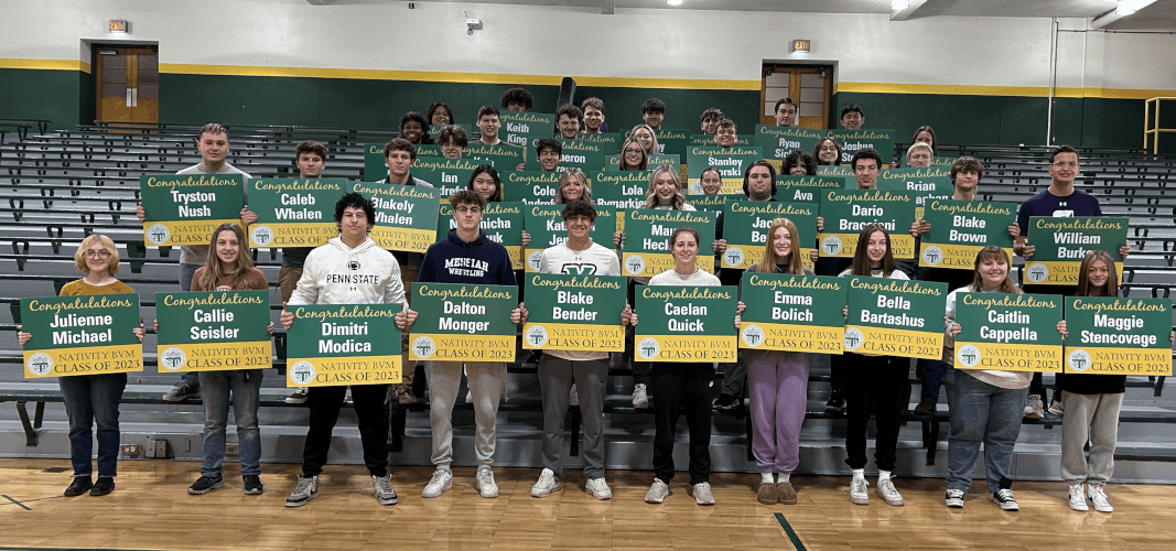 Senior Class 2022-2023 signs